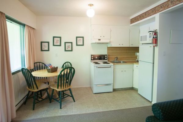 Lakeside Resort kitchen