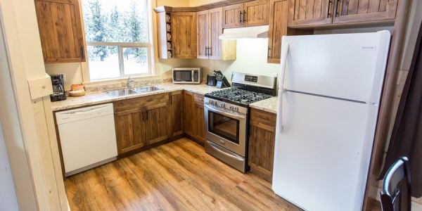 Manning Park Resort premium cabin kitchen