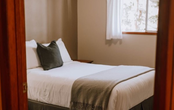 pages-resort-marina-bedroom