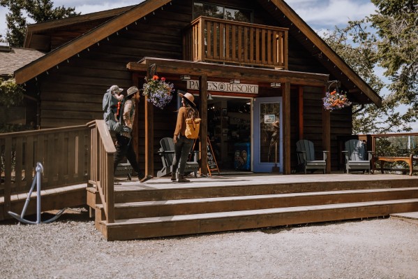 pages-resort-marina-office