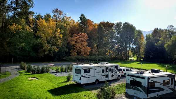 pathfinder-camp-resort-back-in-sites