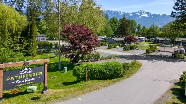 pathfinder-camp-resort-entrance-sign
