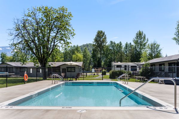 pathfinder-camp-resort-pool