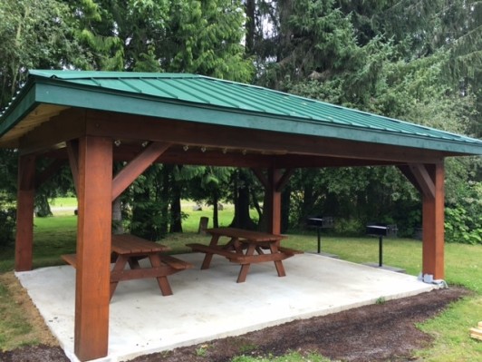 Port Hardy RV Resort Picnic Tables
