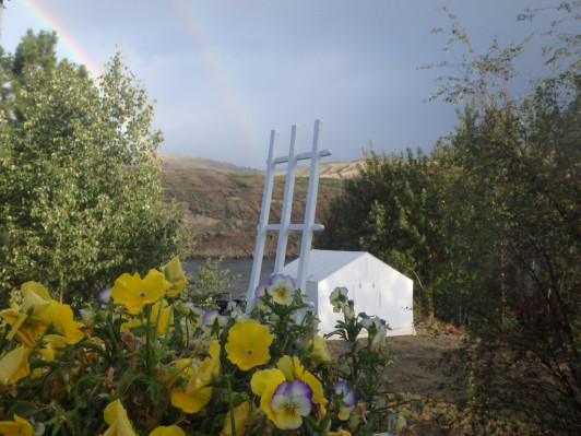 The Rock & River Rustic Retreat Glamping