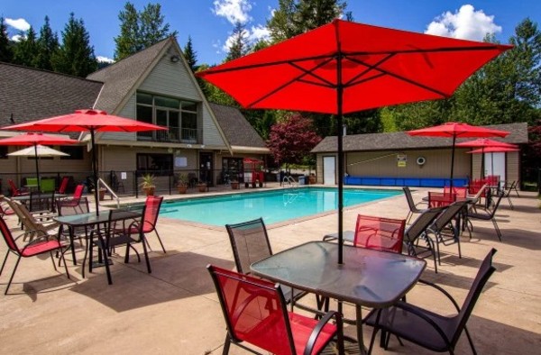 Sicamous RV and Cabin Resort Pool Deck