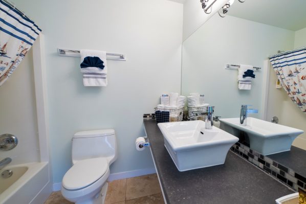 Tofino Motel HarborView Bathroom