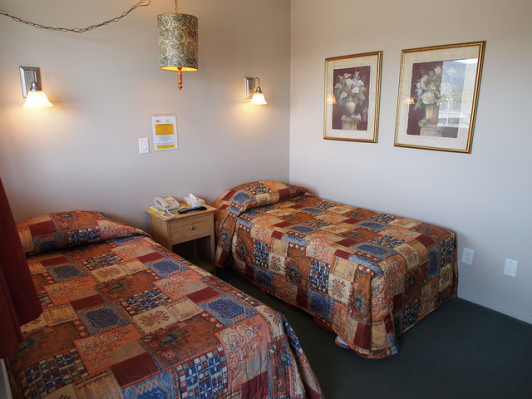 West Coast Motel Twin Beds