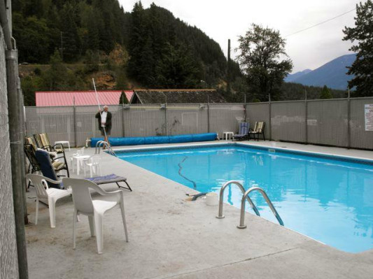 Woodbury Resort & Marina pool