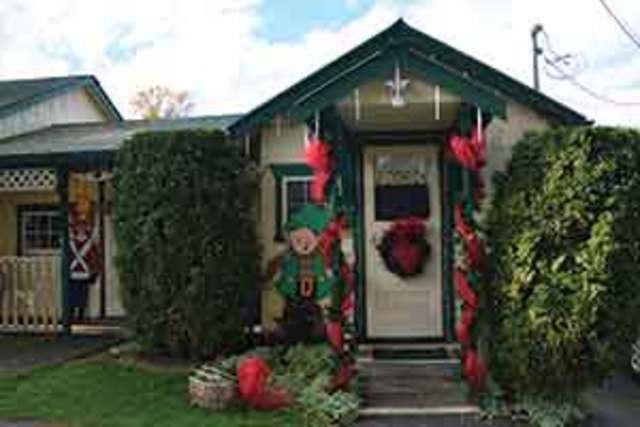 Glenda's Christmas Cottage
