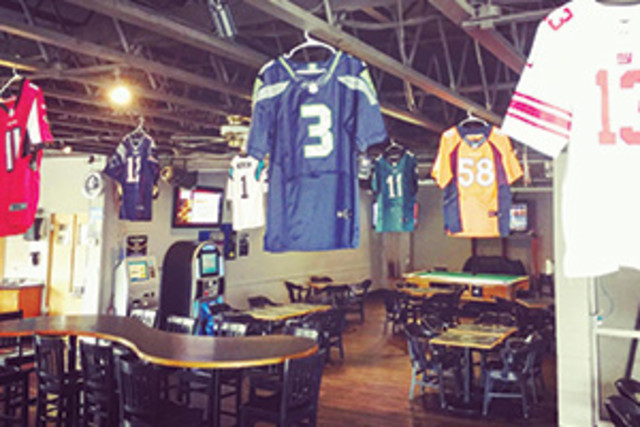 Sneakers Sports Lounge