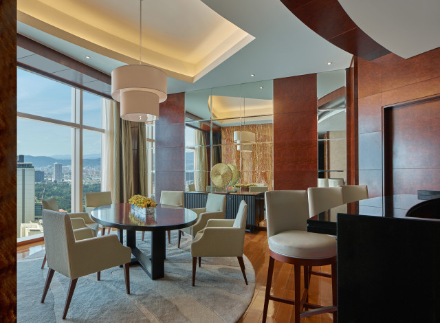 Diplomat Suite - Dining Area - Revel in 242 sq m suite with Petronas Twin Towers view, a king bed, spacious living and dining area, kitchenette with bar counter, study room and Grand Club lounge access.