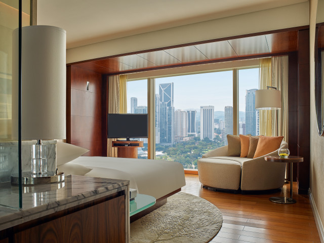 Grand Executive Suite - Bedroom - Residentially styled 152 sq m suite with one king bed and a spacious living space. Includes dining area with a pantry and access to dedicated Grand Club lounge.