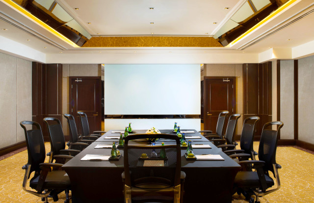 8 Meeting rooms equipped with state of the art meeting facilities.