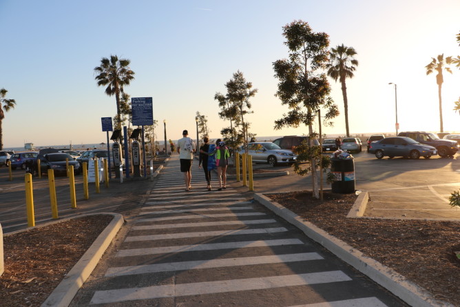 Path to the sand