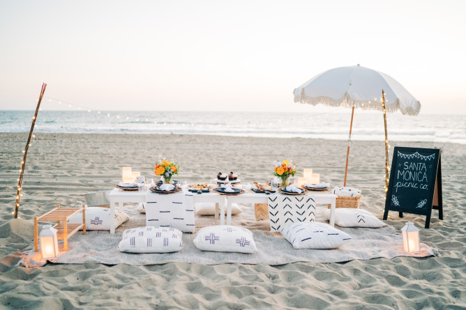 Sunset 8 person table set up