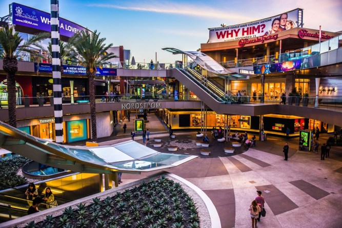 Santa Monica Place shopping open air design - top shopping venue