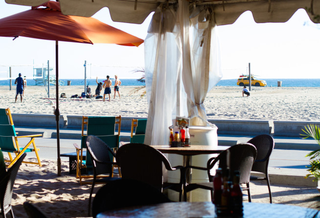 Perry's Café and Beach Rentals