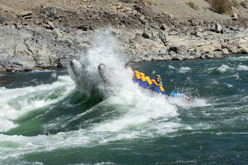 kumsheen-rafting-resort-big-wave