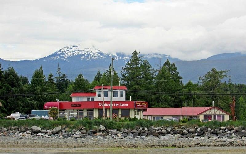 Qualicum-bay-resort-mountain-view
