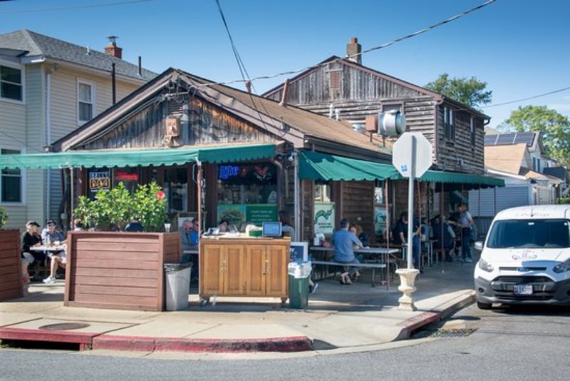 Visit Annapolis Davis' Pub