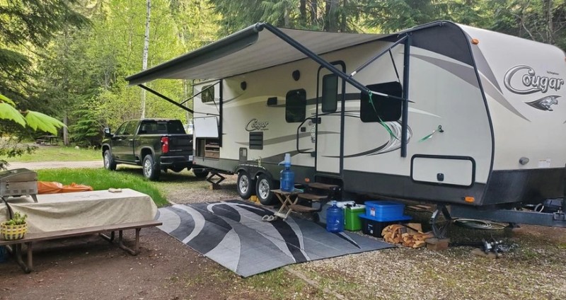 sicamous-rv-cabin-resort-rv-