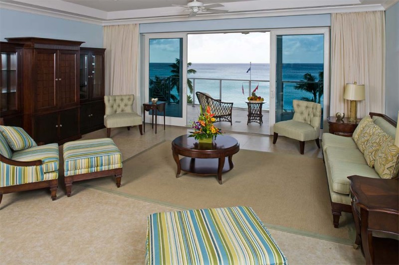 185_43278726_caribbeanclub_greatroom2_lorez.jpg