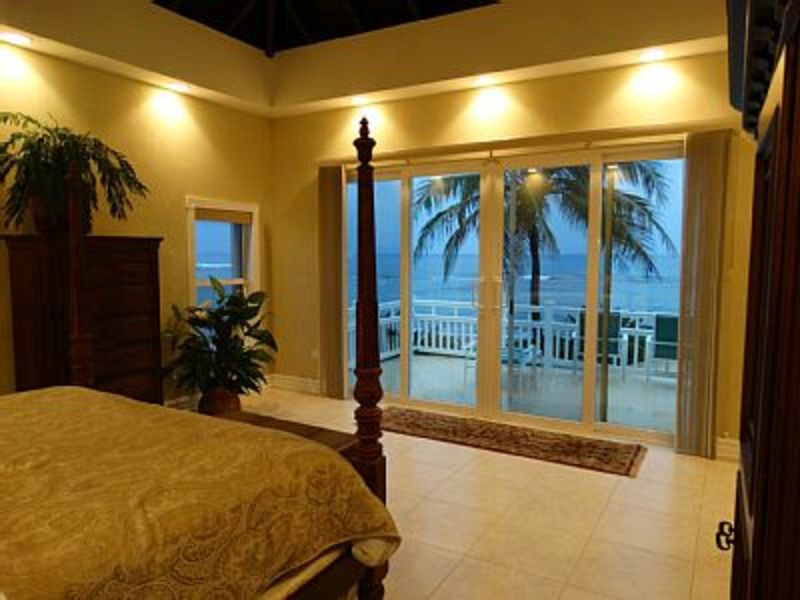 20_43278616_endless_breeze_view_from_a_master_bedrom_1070a_seaview_road_east_end.jpg