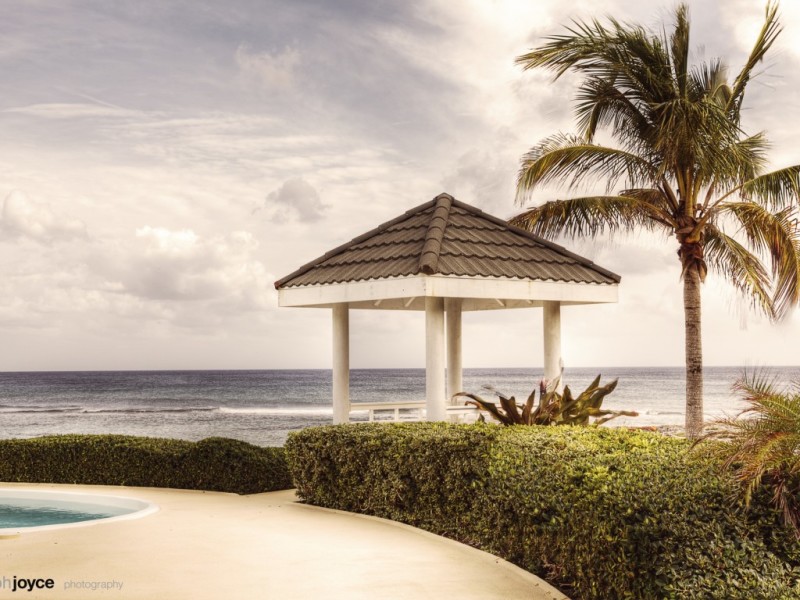 20_43278617_endless_breeze_gazebo_1070a_seaview_road_east_end.jpg