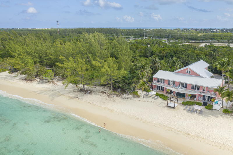 Gorgeous 7-bedroom home on 7 Mile Beach
