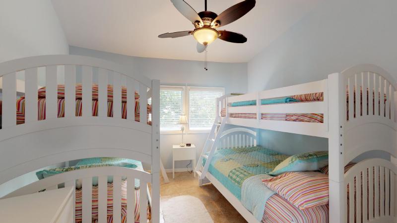 Guest bedroom with 4 twin bunk beds