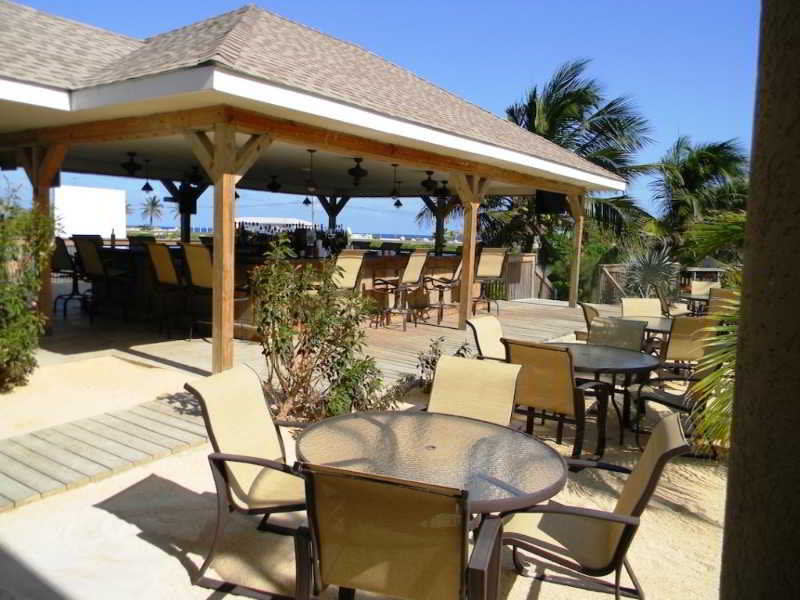 poolside bar