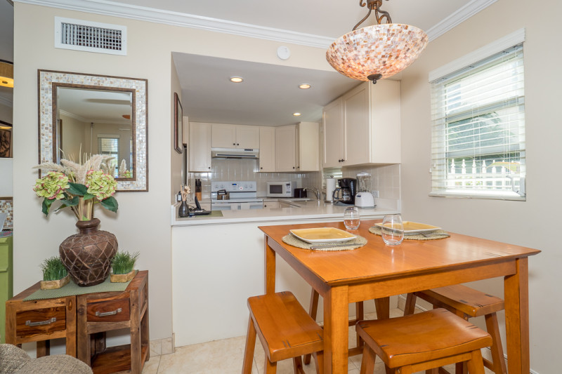 Dining area seat 4 guests