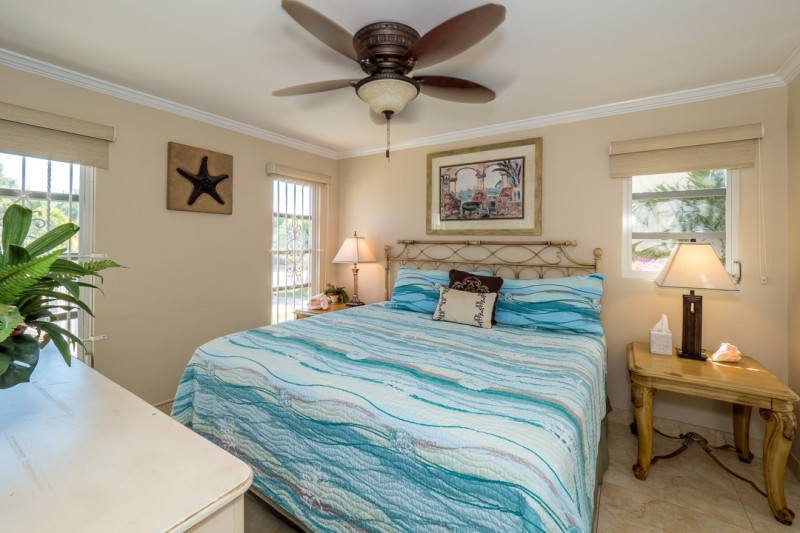 Bedroom with Queen Bed