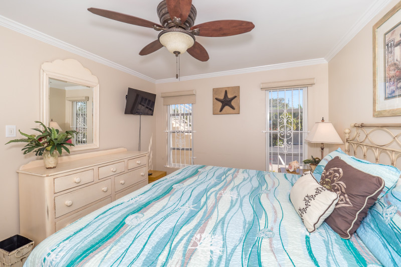 Bedroom with Queen Bed