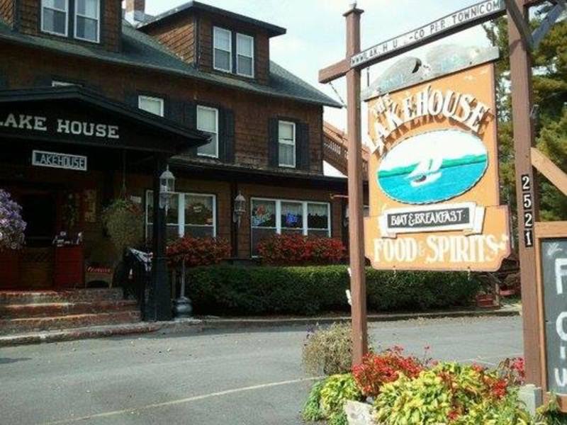 Lake House Restaurant & Lodge