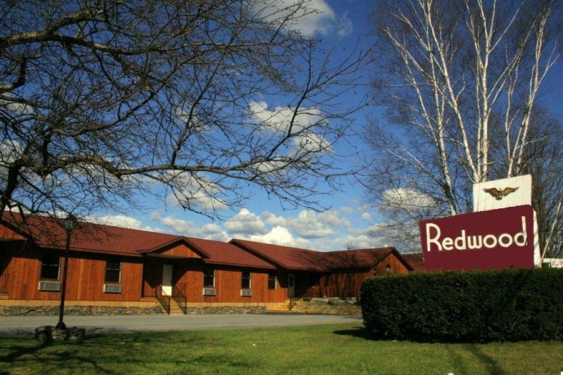 Redwood Inn And Suites