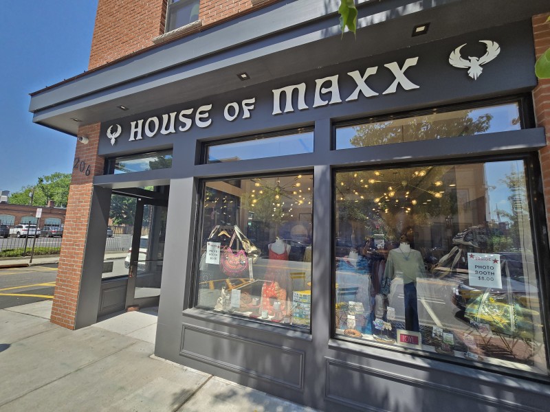                         Photo of House of Maxx Exterior
                        