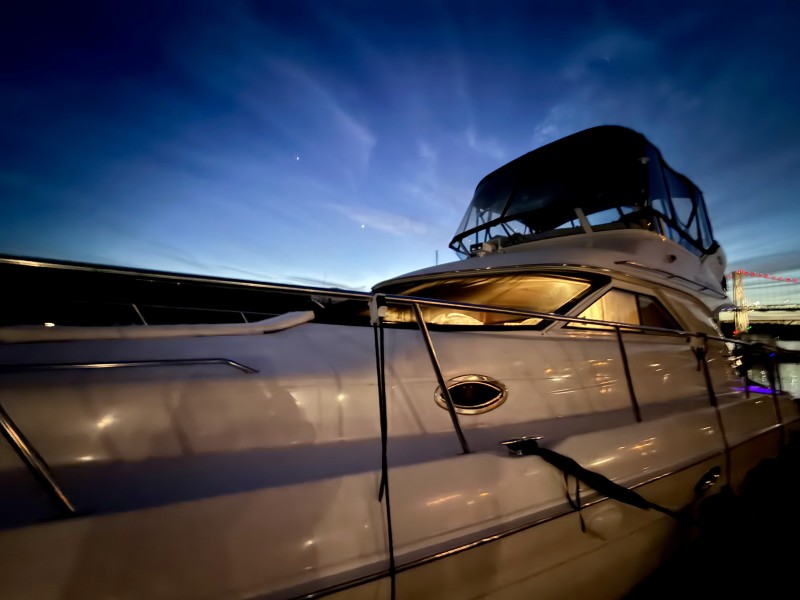                         Utopia, a 41-foot Sea Ray offering professionally captained private yacht charters on the Hudson River
                        