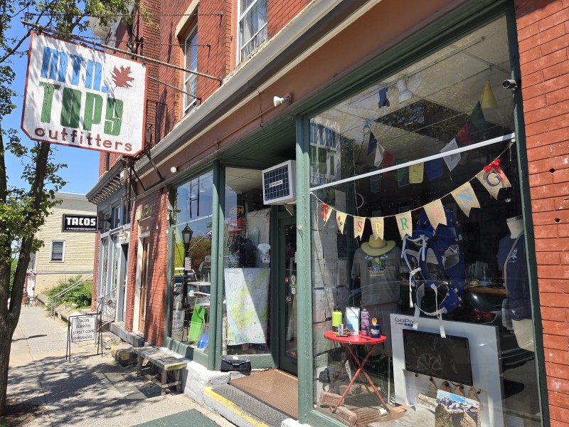                         Photo of Mountain Tops Outfitters Exterior
                        