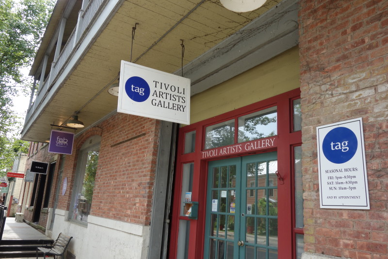                 The front entrance and sign at Tivoli Artists Gallery in Tivoli.
                