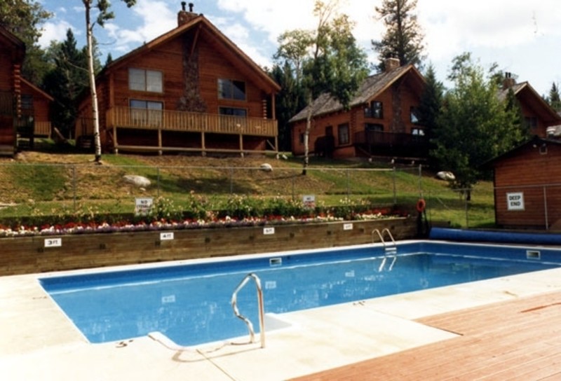 Pool at Roche Lake Resort 