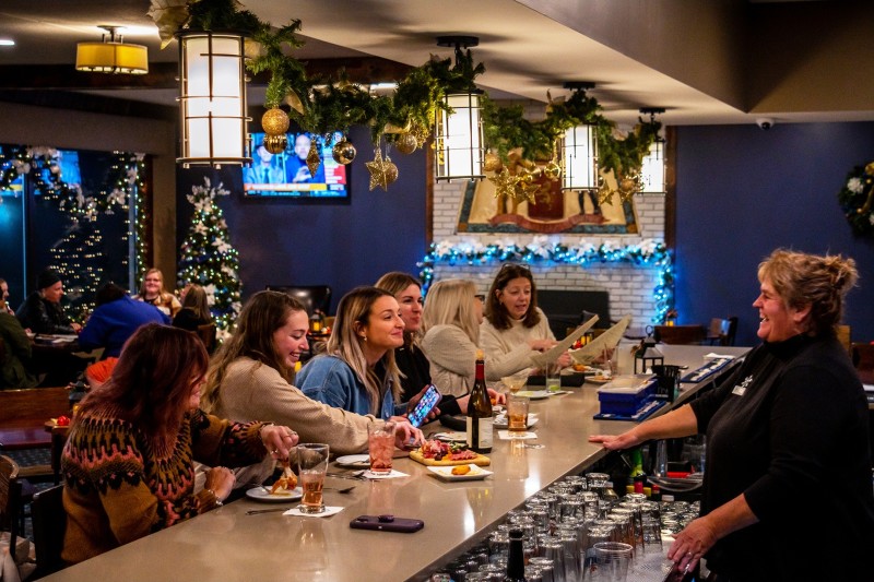 The Lakeside Restaurant & Lounge at Fort William Henry Hotel