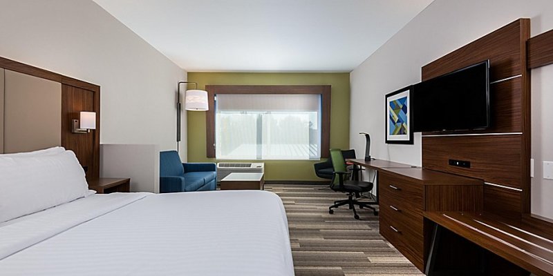Holiday Inn Express & Suites Queensbury - Lake George Area