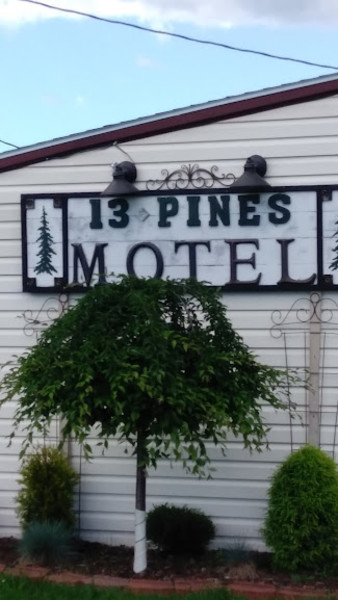 Adirondack 13 Pines Motel