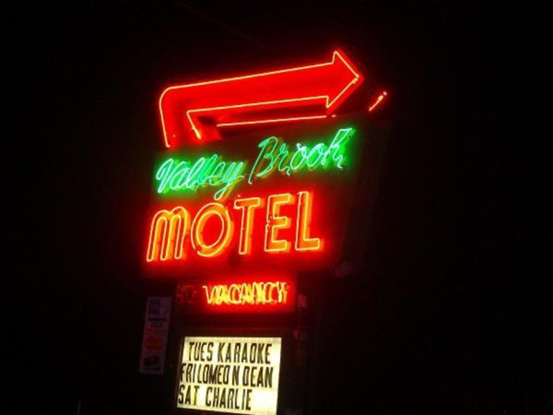 Valley Brook Motel & Lounge