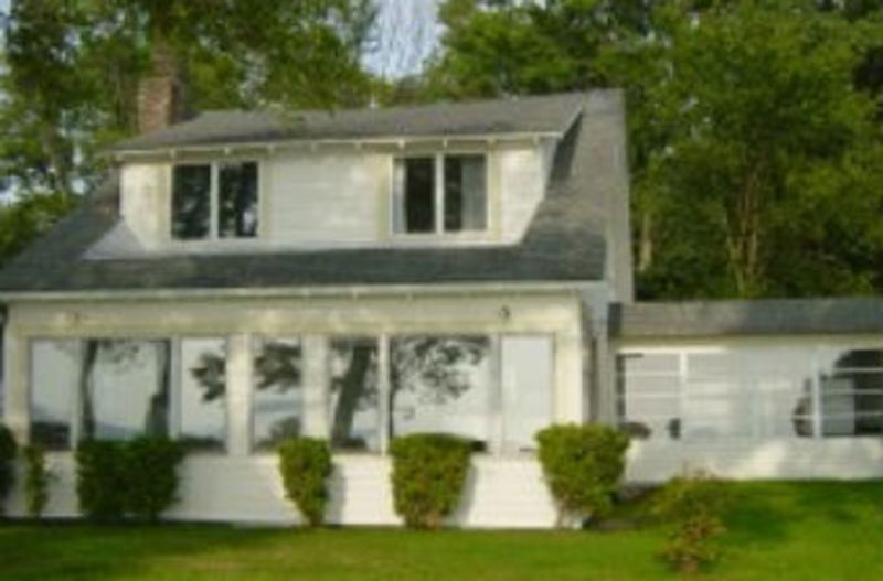 Lakefront Cottage at 28th Ave