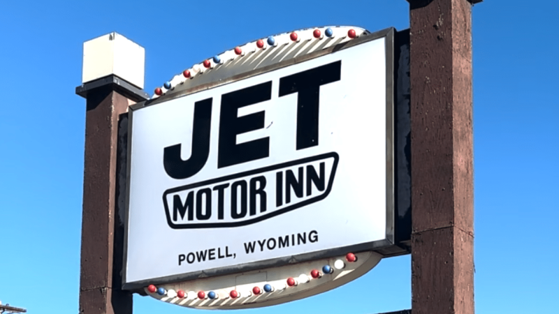 The JET Motor Inn Logo