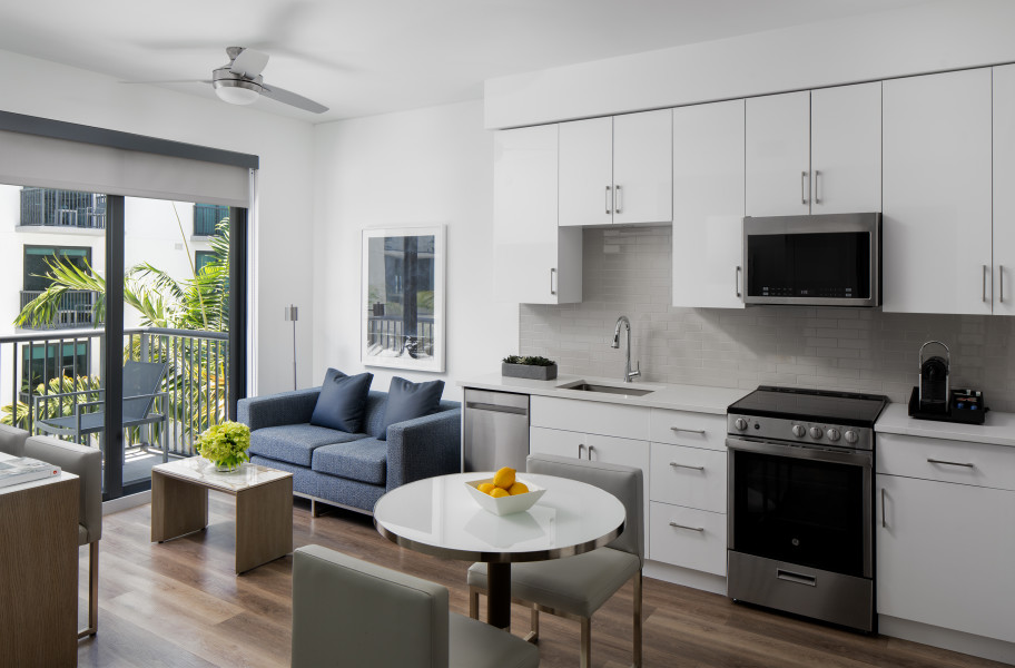 Your Seamless Move to West Palm Beach Starts Here. photo