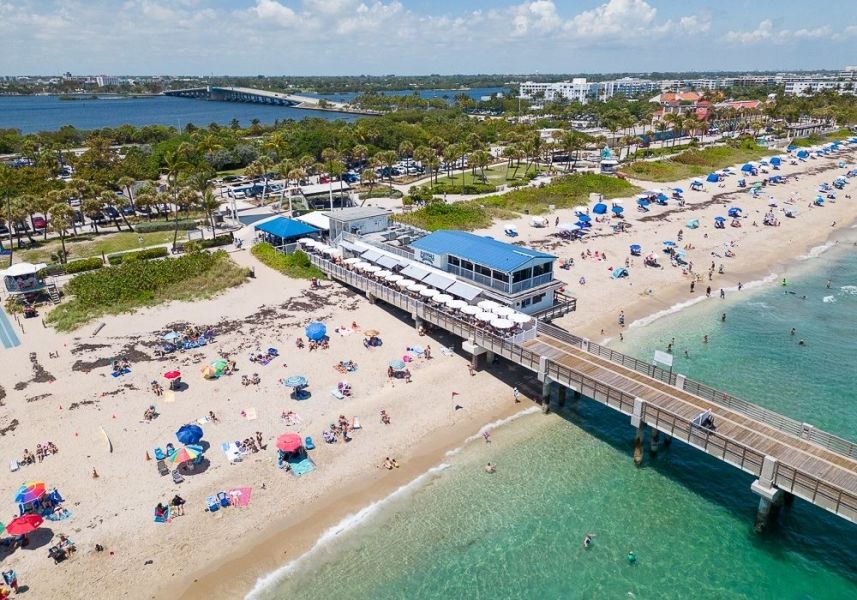 Benny’s On The Beach photo